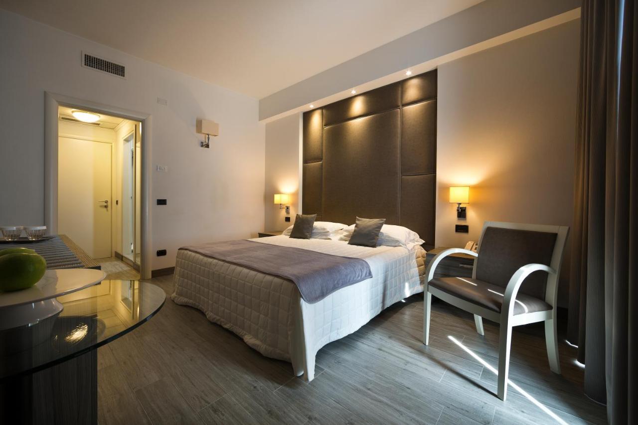 Hotel Desenzano Дезенцано-дель-Гарда Екстер'єр фото