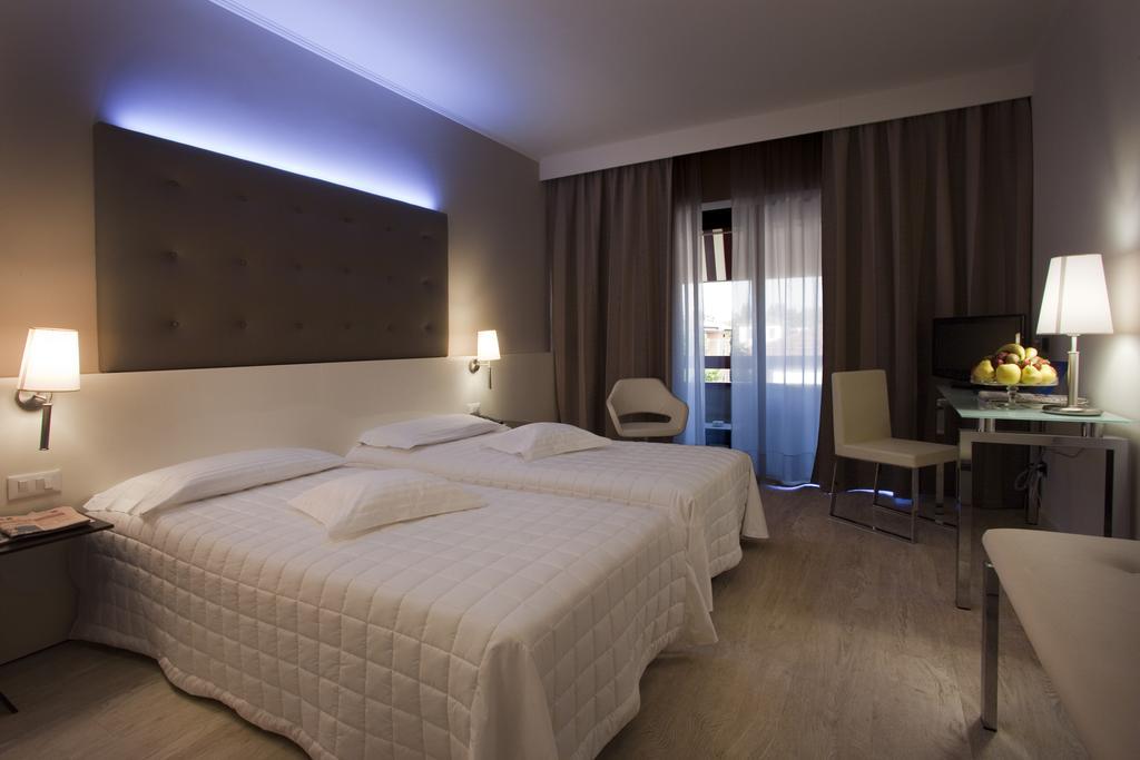 Hotel Desenzano Дезенцано-дель-Гарда Номер фото